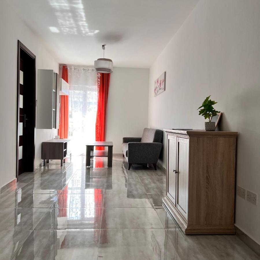 F4 Room 3, Private Room Two Single Beds Shared Bathroom Msida Extérieur photo