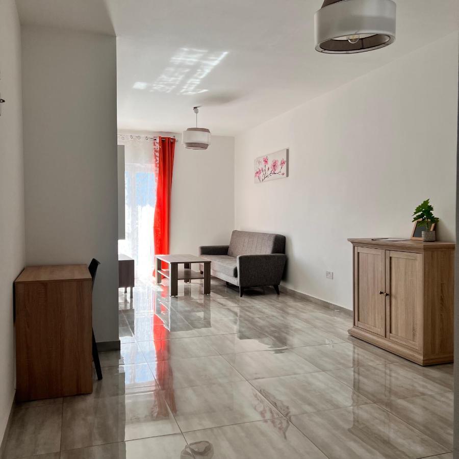 F4 Room 3, Private Room Two Single Beds Shared Bathroom Msida Extérieur photo