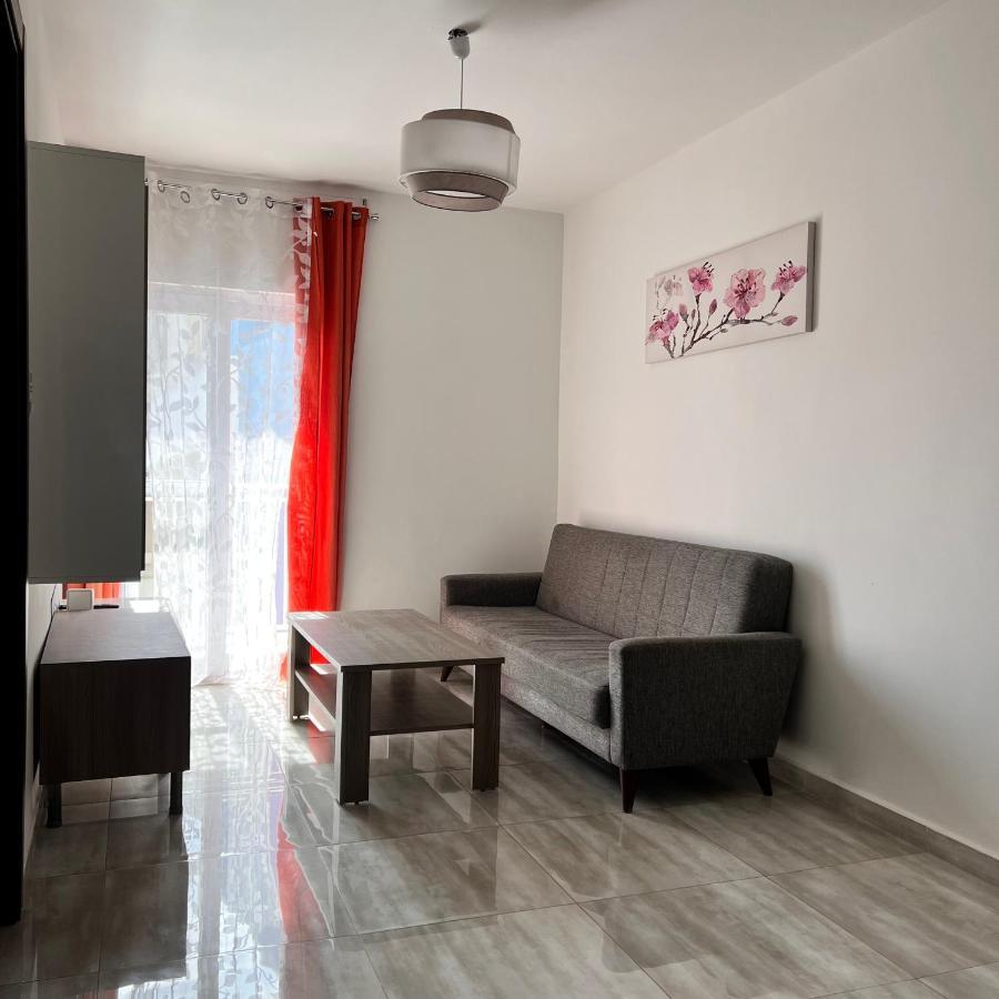 F4 Room 3, Private Room Two Single Beds Shared Bathroom Msida Extérieur photo