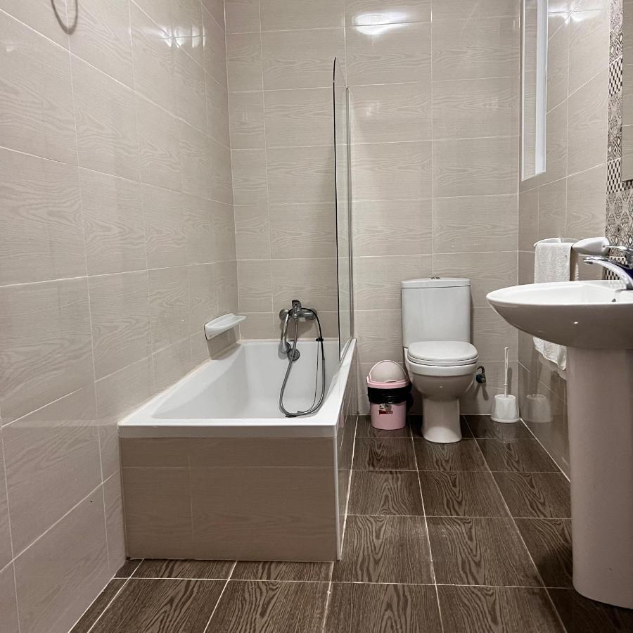 F4 Room 3, Private Room Two Single Beds Shared Bathroom Msida Extérieur photo