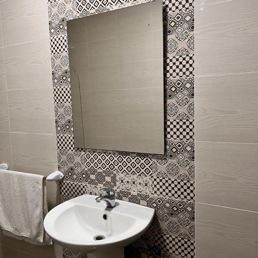 F4 Room 3, Private Room Two Single Beds Shared Bathroom Msida Extérieur photo